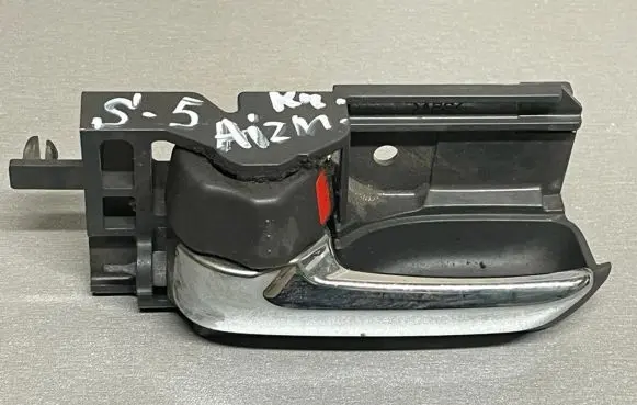 Suzuki Swift I Rear door interior handle