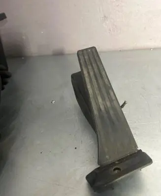 BMW 3 E90 E91 Accelerator throttle pedal 6770935 12037310 6PV00937920