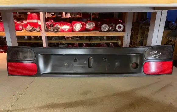Renault Laguna I Trunk door license plate light bar 22260004 7700820050