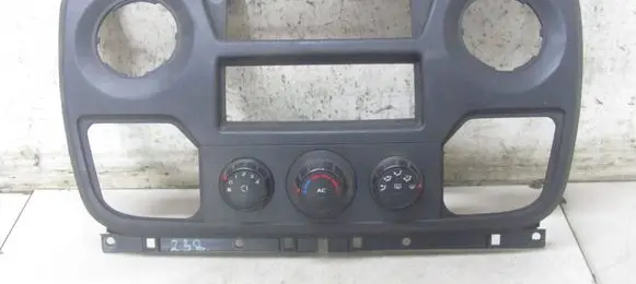 Renault Master III Dashboard center trim panel 682600025R