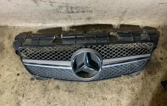 Mercedes-Benz SLK R172 Front bumper upper radiator grill A1728880160