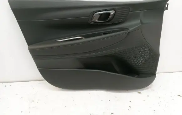 Hyundai Bayon Front door card panel trim
