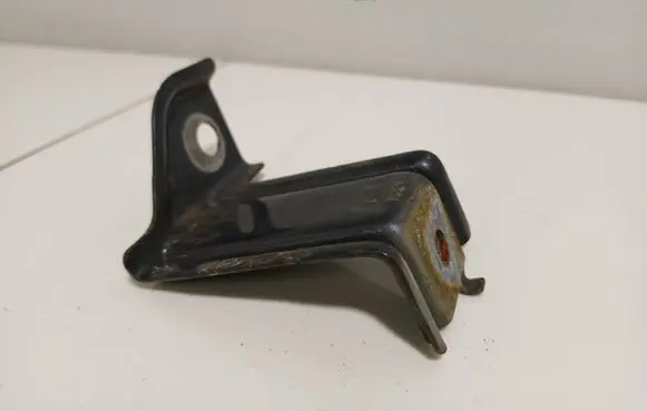 Honda CR-V Fender mounting bracket