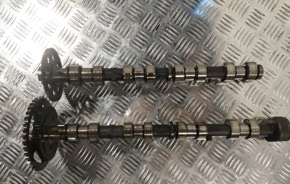 Toyota Corolla Verso AR10 Camshaft 135010R010 135020R010