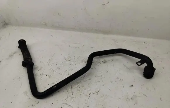 Volkswagen PASSAT B5.5 Engine coolant pipe/hose 059121065D
