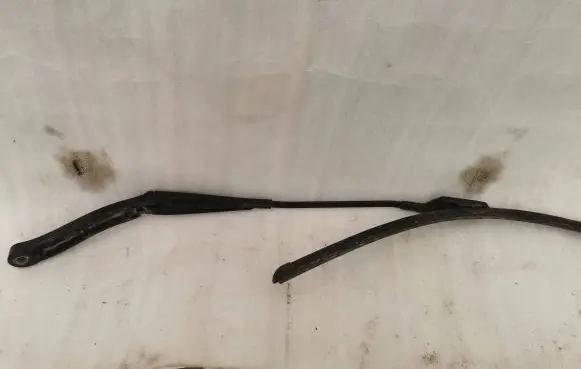 Renault Trafic III (X82) Front wiper blade arm 288810103R
