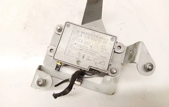 Mercedes-Benz E W211 Antenna control unit A2198203789