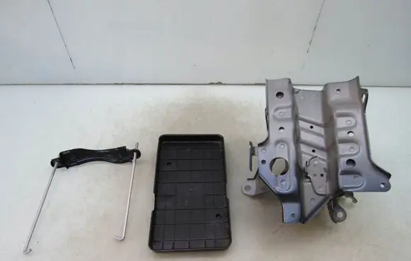 Honda CR-V Battery box tray 606333D4 CRV