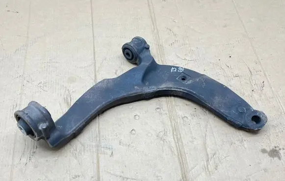 Volkswagen Transporter - Caravelle T5 Front lower control arm/wishbone 7E0407166B