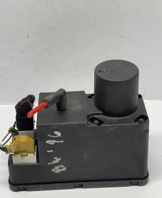 Audi A6 S6 C5 4B Central locking vacuum pump 8TZ00652206