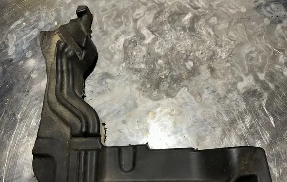 Peugeot 308 Other engine bay part 9677265580