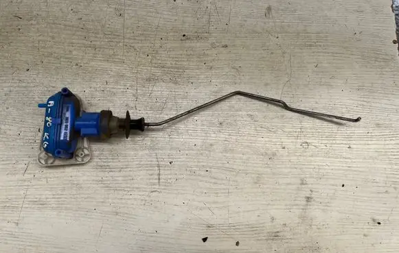 Audi 80 90 S2 B4 Central locking vacuum pump 893862153D