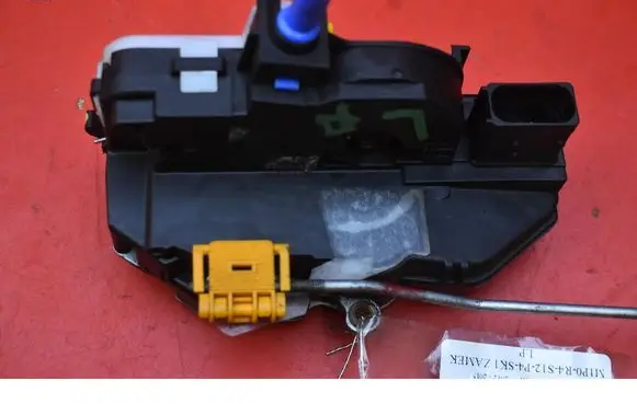 Opel Mokka X Front door lock