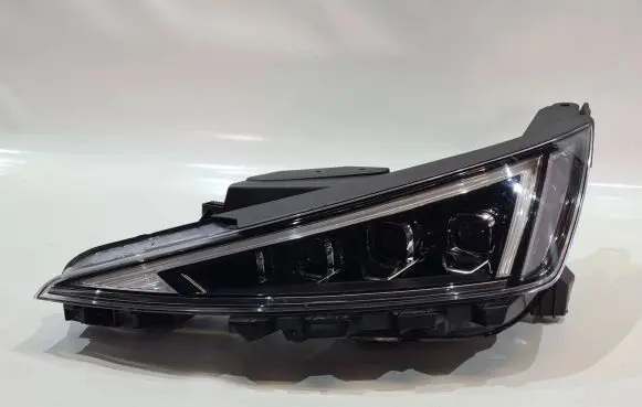 Hyundai Elantra VII Headlight/headlamp 92101-F2