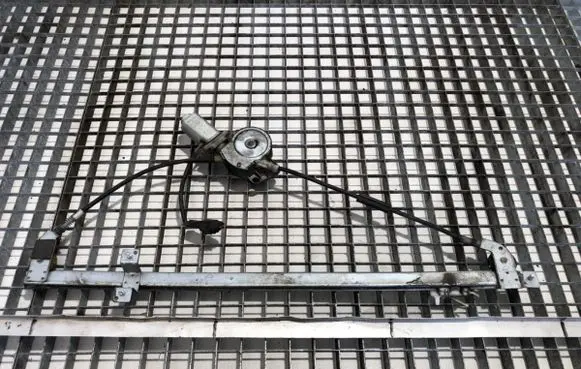 Peugeot Boxer Front door window regulator with motor