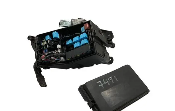 Lexus IS 220D-250-350 Fuse box set 7154395130