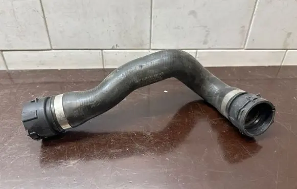 Audi A8 S8 D4 4H Engine coolant pipe/hose 4H0121101AB