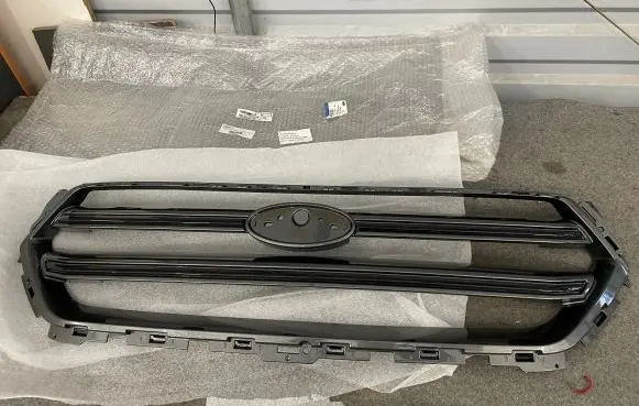 Ford Kuga II Front grill VG62041-P02-Z8TK