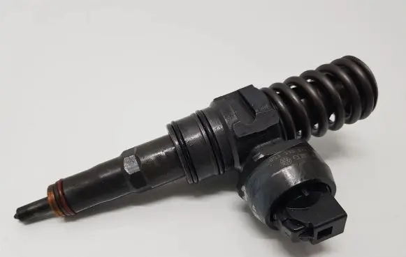 Volkswagen Fox Fuel injector 038130073BP