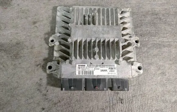 Ford Focus Engine control unit/module 4M5112A650JK 5WS40303JT