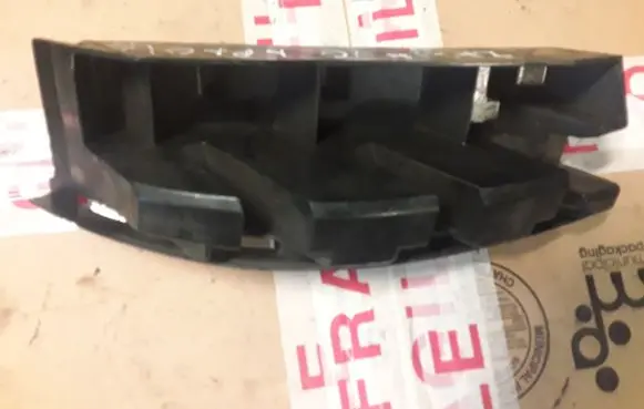 Mercedes-Benz E W212 Front bumper mounting bracket 2128851065 A2128851065