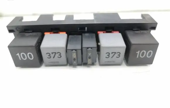 Skoda Octavia Mk2 (1Z) Relay mounting block 1k0937503a 8d0951253a 7m0951253a