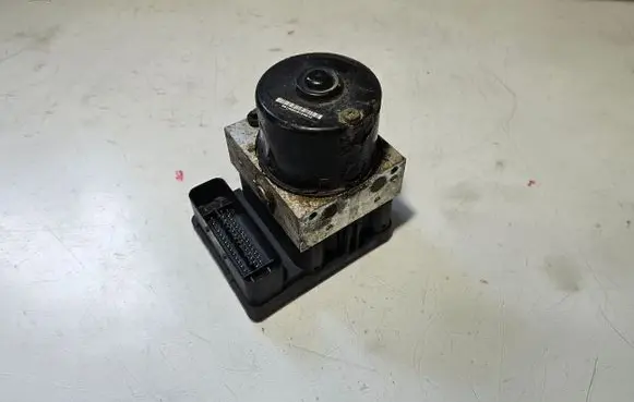 Volkswagen Golf IV ABS Pump 1C0907379E 1J0614517E