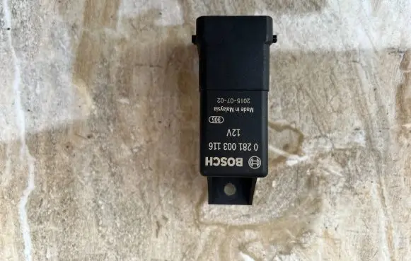 Maserati Ghibli Glow plug pre-heat relay 0281003116