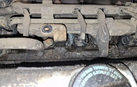 Honda FR-V Fuel main line pipe
