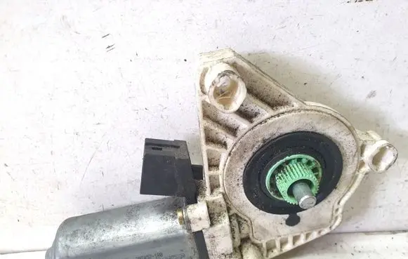 Mercedes-Benz S W221 Front door window regulator motor A2218202842