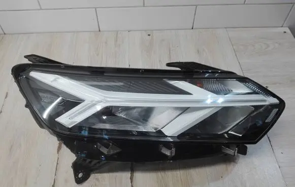 Dacia Sandero Headlight/headlamp 260107920R