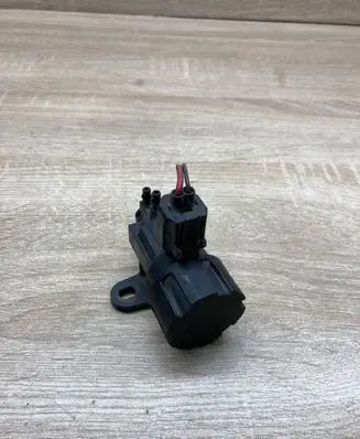 Ford Mondeo MK I Vacuum valve F57E9J459CA