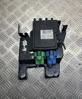 Renault Latitude (L70) Coolant fan relay 