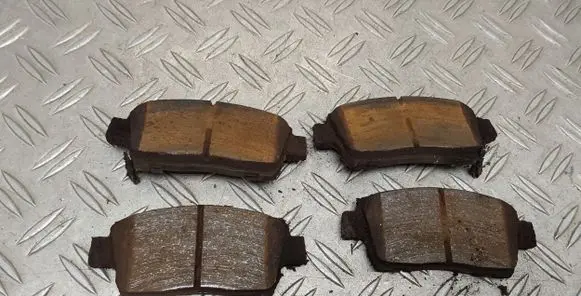 Toyota Prius (XW20) Brake pads (front) 