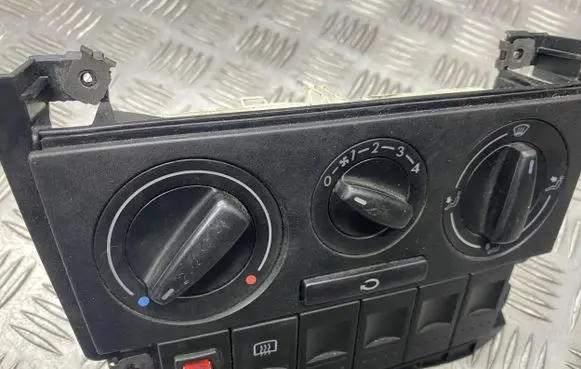 Volkswagen Polo III 6N 6N2 6NF Climate control unit 6N0858305C