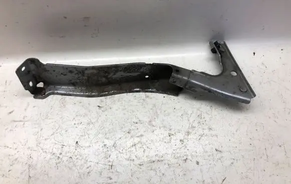 Audi A5 Sportback 8TA Fender mounting bracket 8T0821136G
