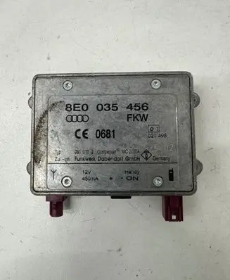 Audi A6 S6 C5 4B Aerial antenna amplifier 8E0035456 09101112