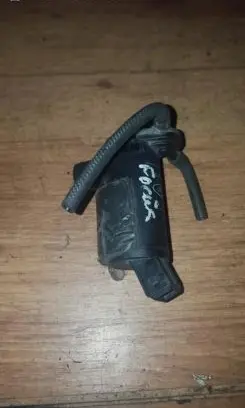 Ford Focus Windscreen/windshield washer pump 93bb17k624ba