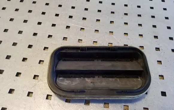 Volvo S80 Quarter panel pressure vent 