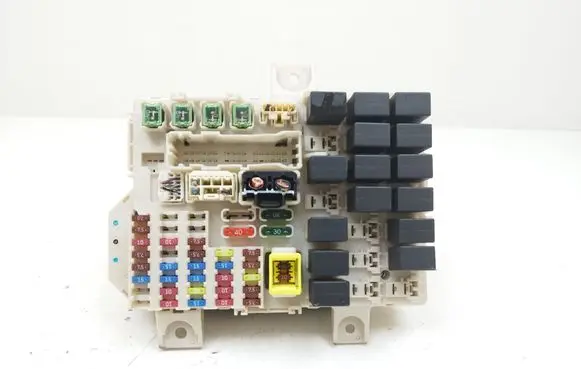 Mitsubishi Colt Fuse box set 1111110 111000 8637A171