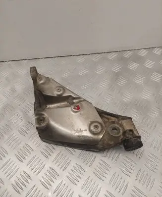 BMW X5 E70 Engine mounting bracket 6772680 67871110 A1S19C03