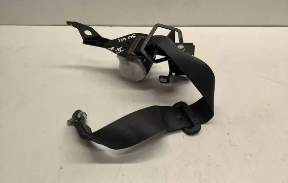 Rear seatbelt