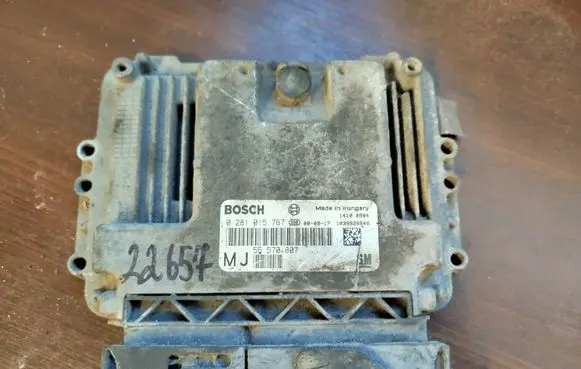 Opel Astra H Engine control unit/module 55570807 0281015767