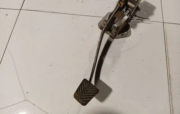 Hyundai Santa Fe Brake pedal 