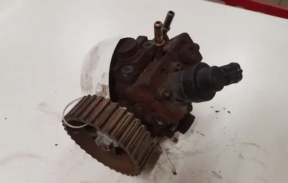 Renault Megane III Fuel injection high pressure pump 0445010216 0514940 0928400743