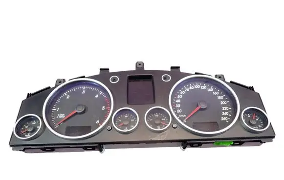 Volkswagen Touareg I Speedometer (instrument cluster) 7L6920870L