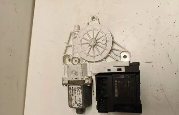 Volkswagen Jetta V Front door window regulator motor 1K0959792N F005S00350 974629107