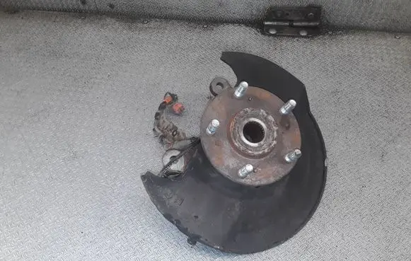 Honda FR-V Front wheel hub spindle knuckle