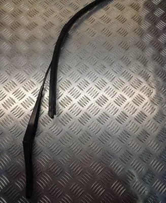 Opel Astra H Front wiper blade arm 13111219