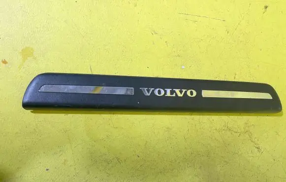 Volvo V50 Side skirt front trim 114KM